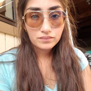 Meet your Posher, Delsy